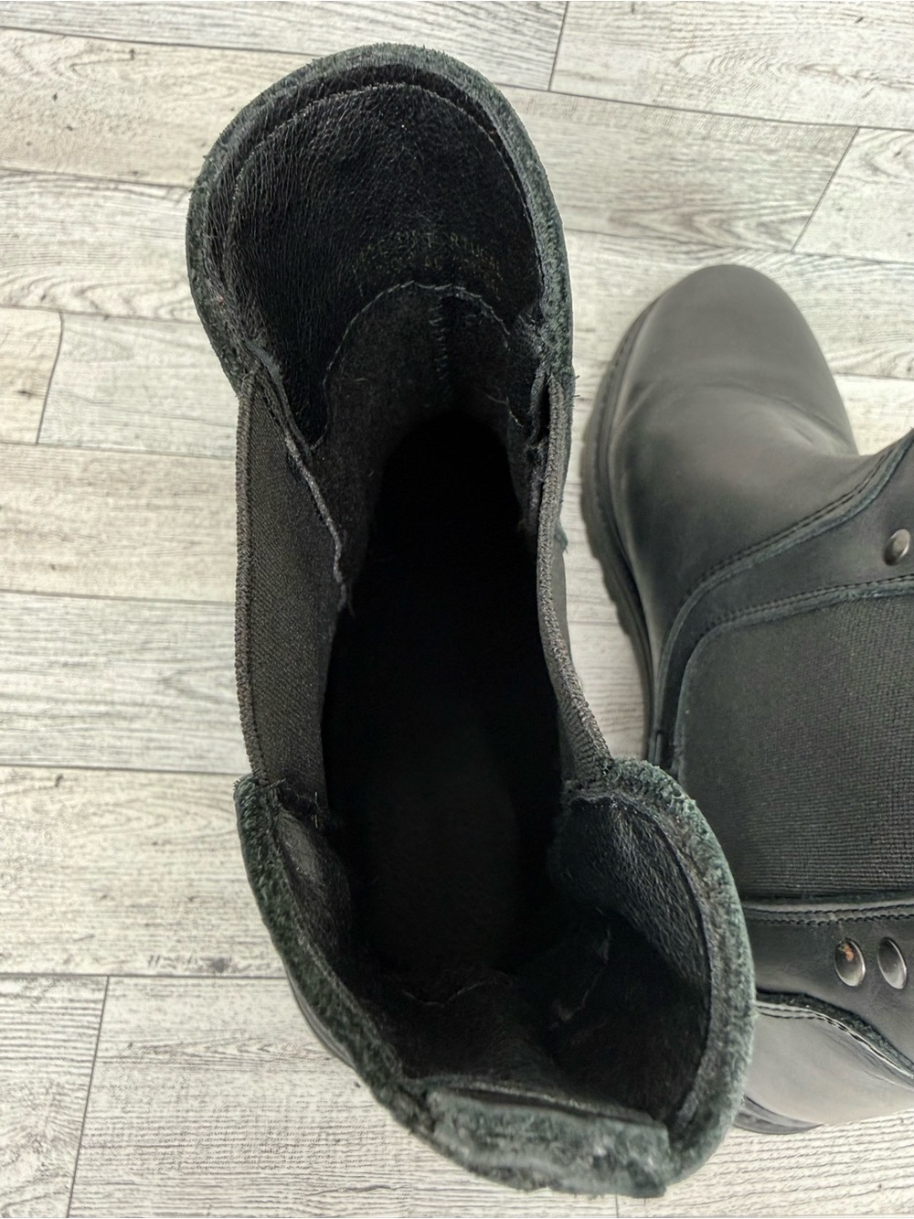 Black Leather Chelsea Boots with Stud Accents Sz 40/9-9.5 Woman’s - Picture 8 of 8